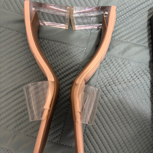 Inc acrylic shoes - Picture 1 of 3